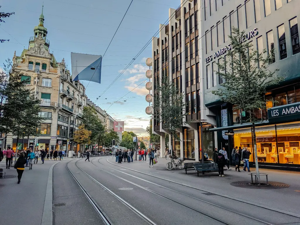 Foto der Bahnhofstrasse im 1. Bezirk (Altstadt) von Zürich.