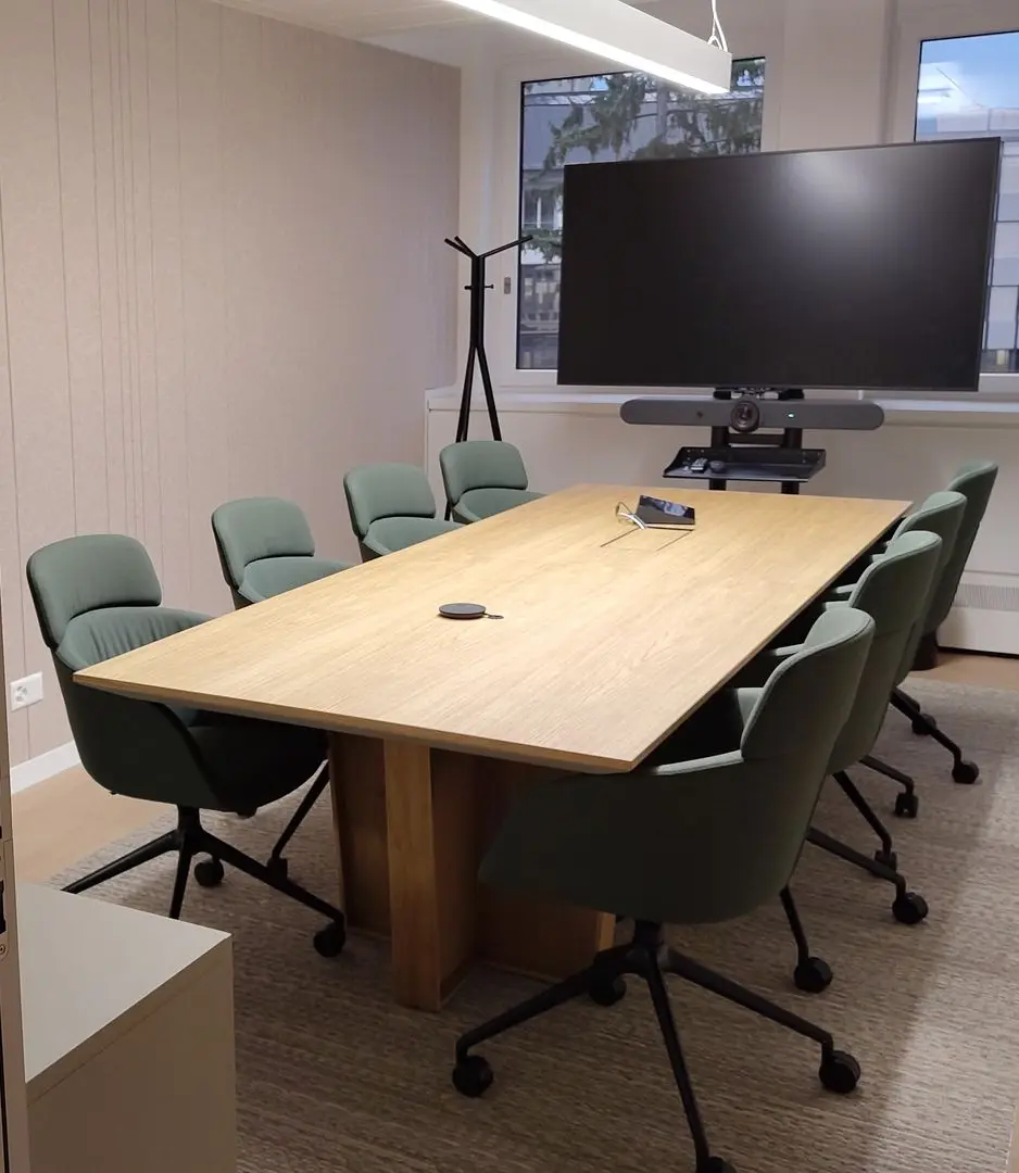 Foto eines von der Firma Busco Reinigung AG gereinigten Sitzungszimmer
